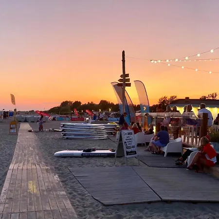 Spacious With Wifi And Parking アパート *