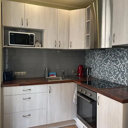 Spacious With Wifi And Parking דירה